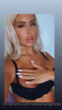 Sassylilangelxxx Spits On Her Tits