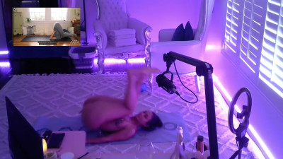 Himynamestee Stretches Out On Livestream