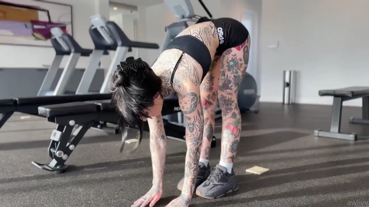 Awlivv Gets Wrecked By A BBC In The Gym - ePornLeak