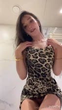 Ellie Leen Rubs Herself In The Bathroom