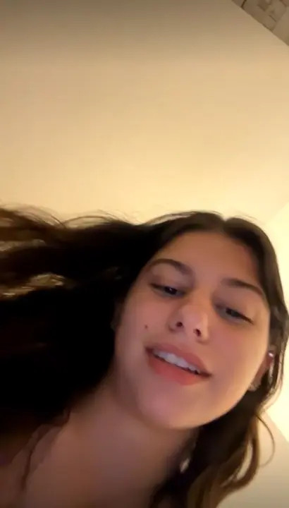 Carlieevall Teases With Her Tits - ePornLeak