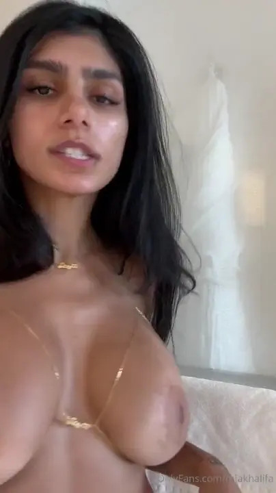 Mia Khalifa Teases During And After Shower - ePornLeak
