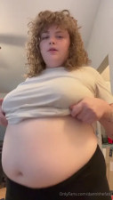 Dannithefatti Shows Off Her Round Body