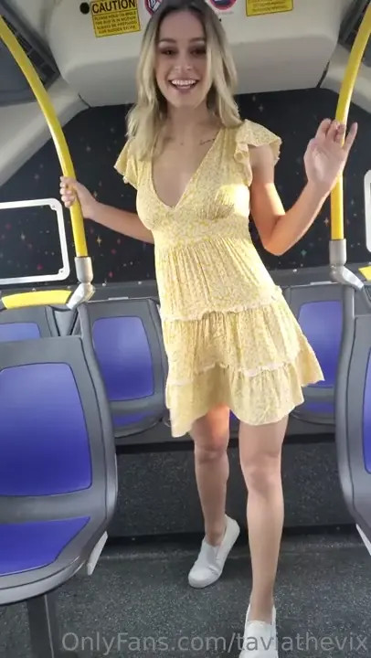 Playful Taviathevix Teases Her Ass On The Bus - ePornLeak