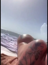 Bhadbhabiexrated Shows Off Her Beach Body