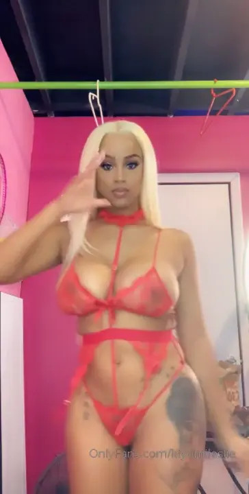 Busty Kiyomileslie Twerks In Her Red Lingerie - ePornLeak
