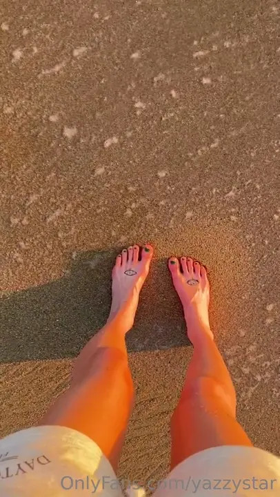 Sofia.Solana Shows Off Her Feet On The Beach - ePornLeak