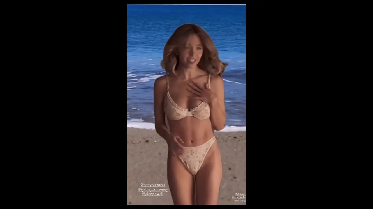 Sydney Sweeney Walks In A Bikini At The Beach - ePornLeak