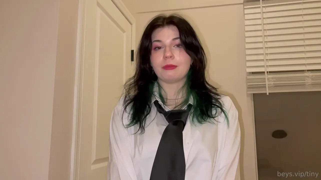 Smolbey Gives Head While On Her Knees - ePornLeak