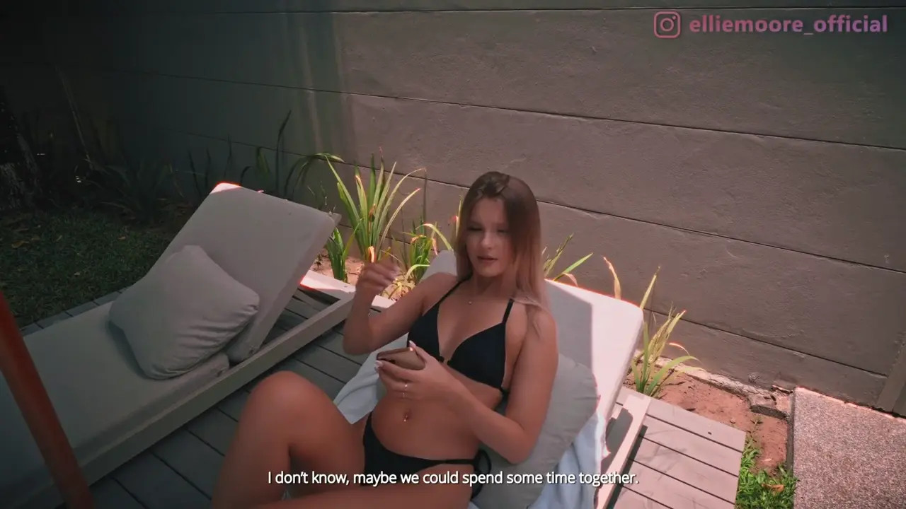 Ellie Moore Fucks By The Pool - ePornLeak