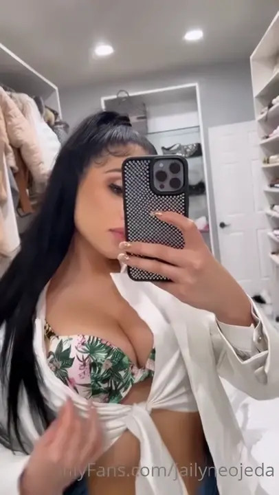 Jailyne Ojeda Teases With Her Cleavage - ePornLeak