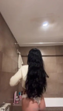 Buunnymia Undresses To Show Her Hot Body