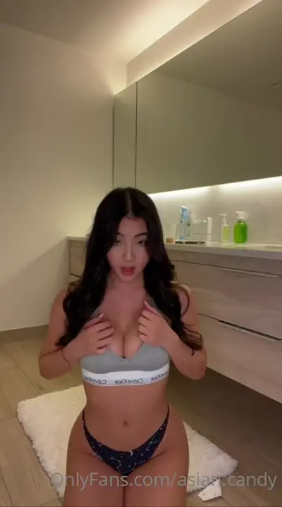 Asian Candy Creams On Her Dildo - ePornLeak