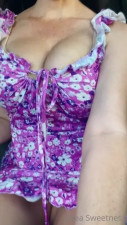 Sheasweetnessvip Rubs Her Pussy In A Car