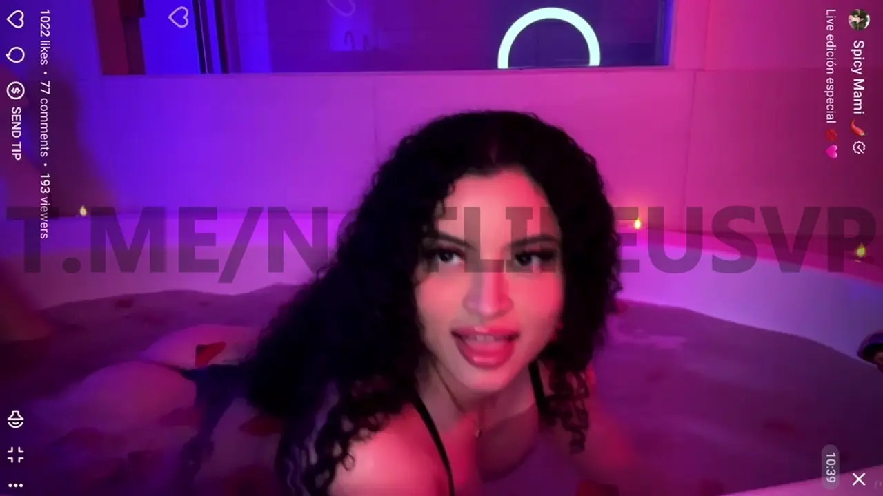 SiarlyXO Flaunts Her Curves In The Tub - ePornLeak