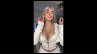 Gialover0 Wiggles Her Tits While Dancing