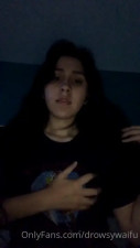 Drowsywaifu Flaunts Her Sultry Tits