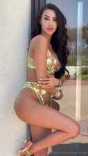 Corrieyeevip Sizzling Hot In Green Bikini