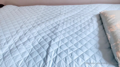 Mikamikatntntn's Pussy Rub Tease On Bed