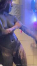 Hottestofnikkilive Bathes Naked
