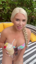 Summer Brookes Gives Blowjob Before Sex