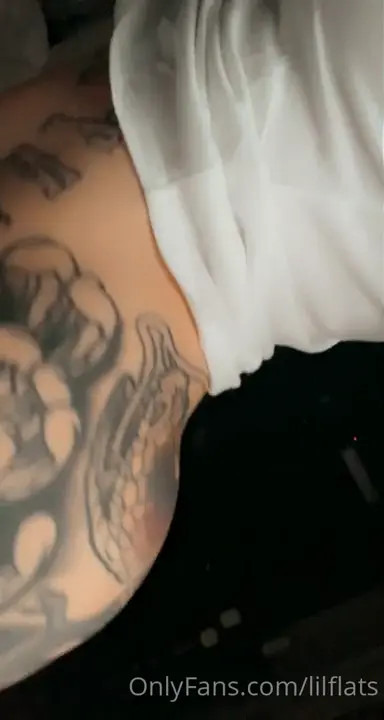 Lilflats Shows Off Her Tattooed Sexy Body - ePornLeak
