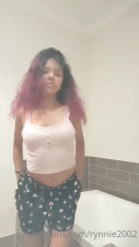 Luvrynnie’s Sexy Striptease Show