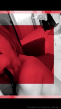 Vittoria Divine Spreads Legs For A Cock