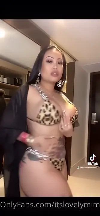 Itslovelymimi27 Flaunts Her Curves - ePornLeak