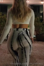 Cultureburns' Curvy Ass in Tight Leggings