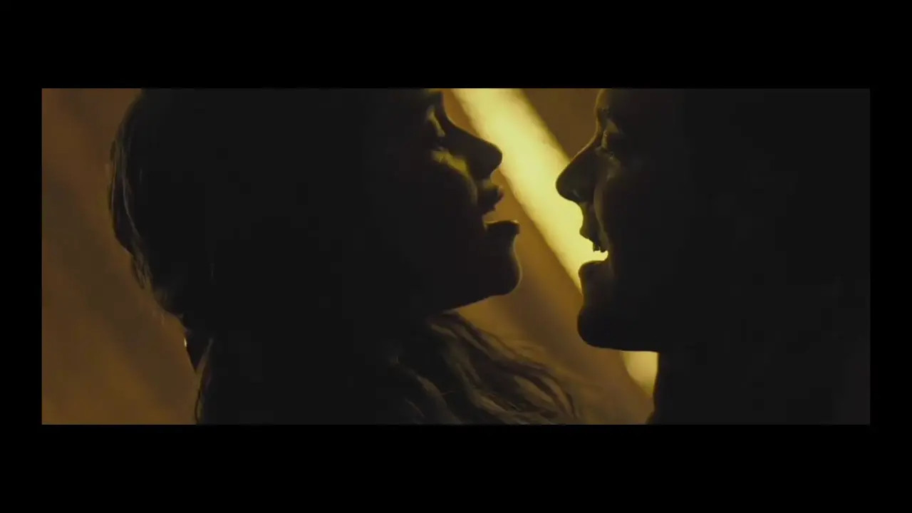 Emilia Clarke Fucks With Lights Off - ePornLeak