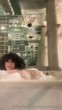 Meldadel Twerks In Her Bubble Bath