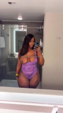 Teresa Lavae Films Her Body In The Mirror