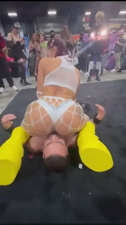 Mstriggahappyy Facesits At A Convention - ePornLeak