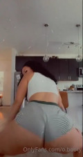 Itslunarliv's Booty Vibrates From Twerking