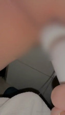 Jenniponce Vibrates Her Clit With A Wand
