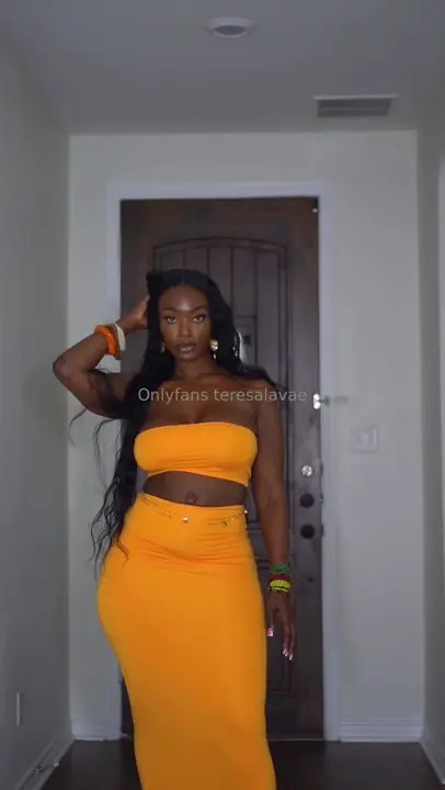 Teresa Lavae Fits Her Curves In A Dress - ePornLeak