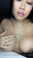 Seductive Tit Cupping With Itslovelymimi27