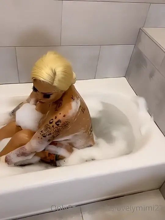 Itslovelymimi27 Bathes In Bubbles - ePornLeak