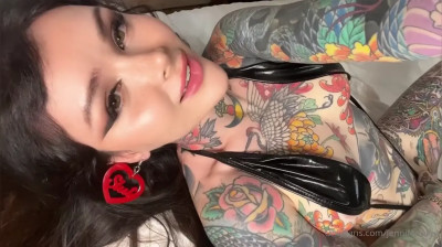 Jenniferdeku Rubs Her Tatted Tits And Pussy