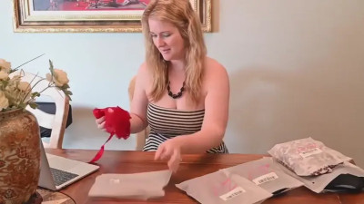 Ellie Renee Shows Off Lingerie Haul