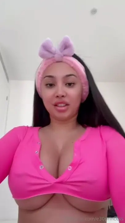 E30princess Takes Her Car For A Drive - ePornLeak