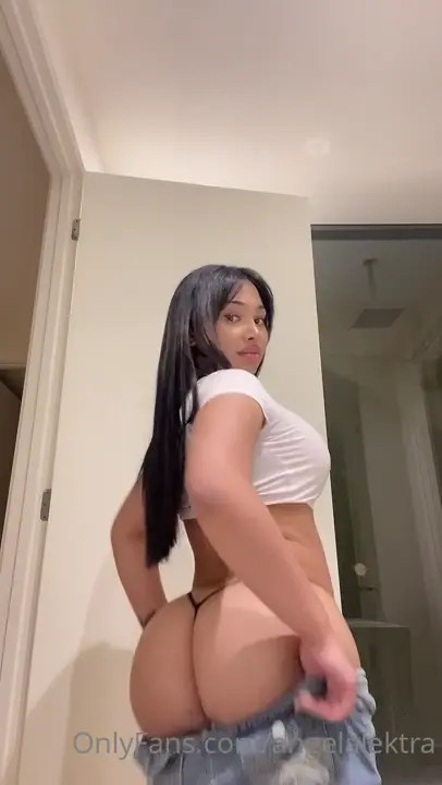 E30princess Puts On Her Pants - ePornLeak