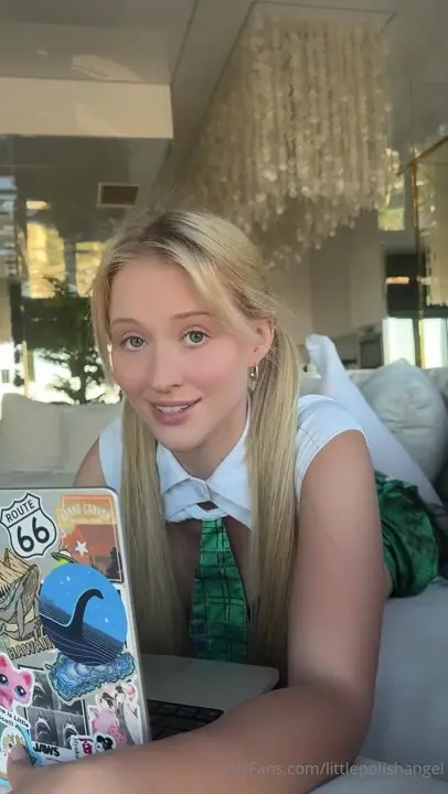 Lena Polanski Squirts From A Fuck Machine - ePornLeak
