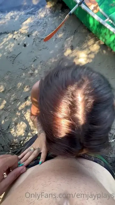 Emjayplays Gives A Beachside Blowjob - ePornLeak