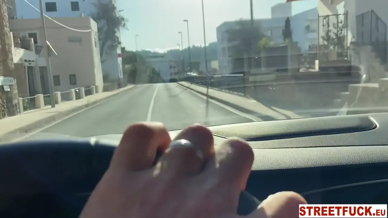 Emelie Crystal Gets Picked Up And Banged - ePornLeak