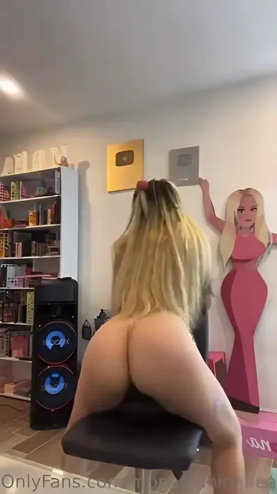 Monafashionbeauty Twerks On A Chair - ePornLeak