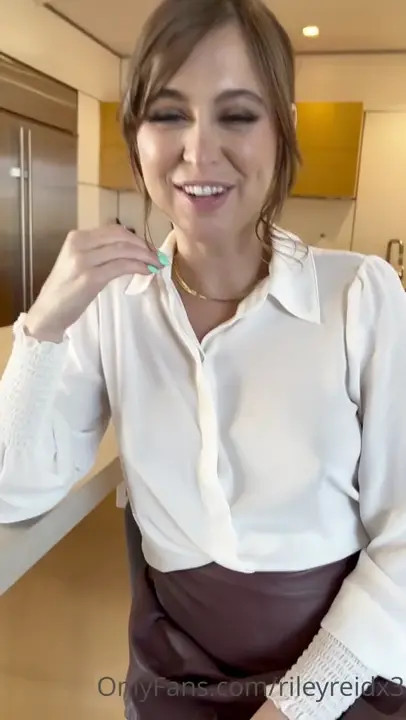 Riley Reid Sucks Him Dry Then Gets Drilled - ePornLeak
