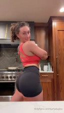 Karlyetaylor Pushes Her Round Booty
