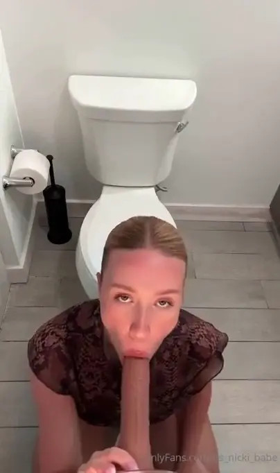 Its_Nicki_Babe's Dildo Play In The Bathroom - ePornLeak